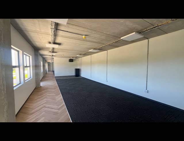 2,500M² WAREHOUSE TO LET IN SPARTAN